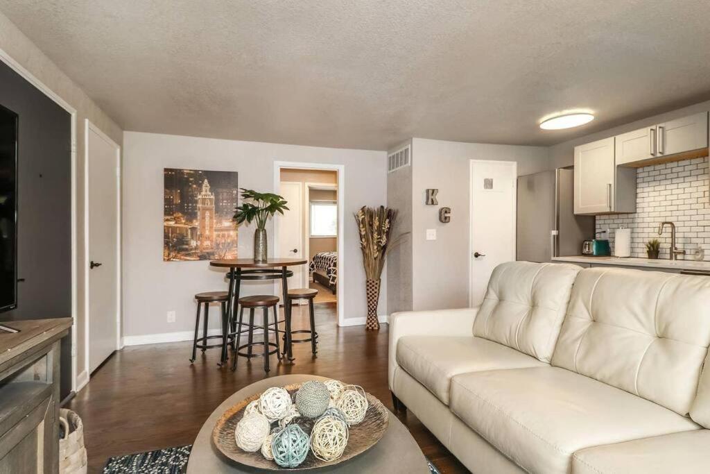 Holly First Floor 2 King Beds Vila Kansas City Exterior foto