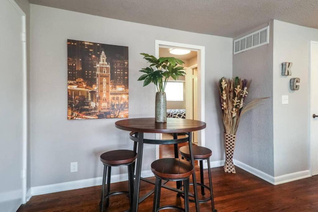Holly First Floor 2 King Beds Vila Kansas City Exterior foto